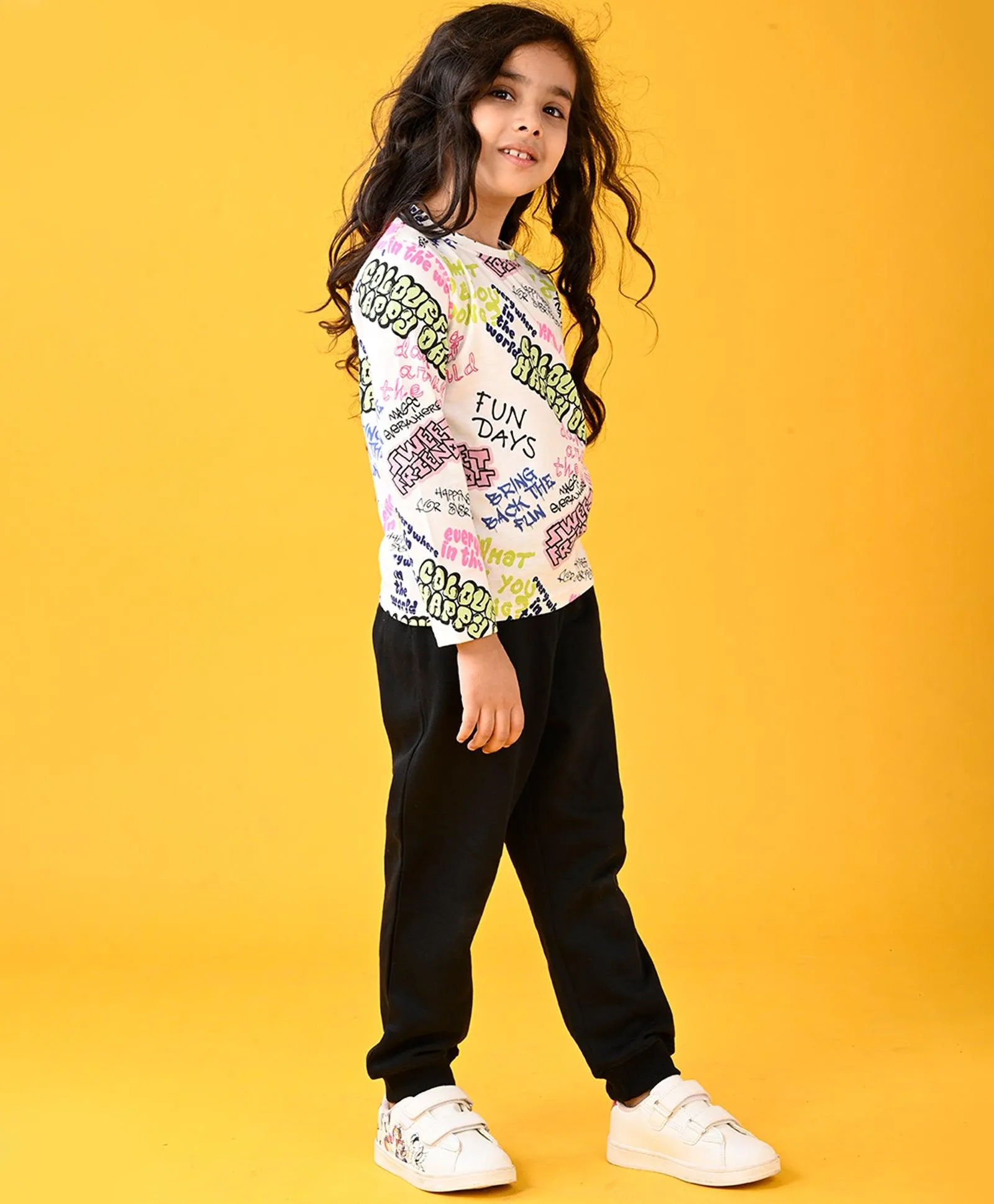 COLORFUL HAPPINESS T-SHIRT AND BLACK HEART WARM FLEECE JOGGER SET - WHITE/BLACK