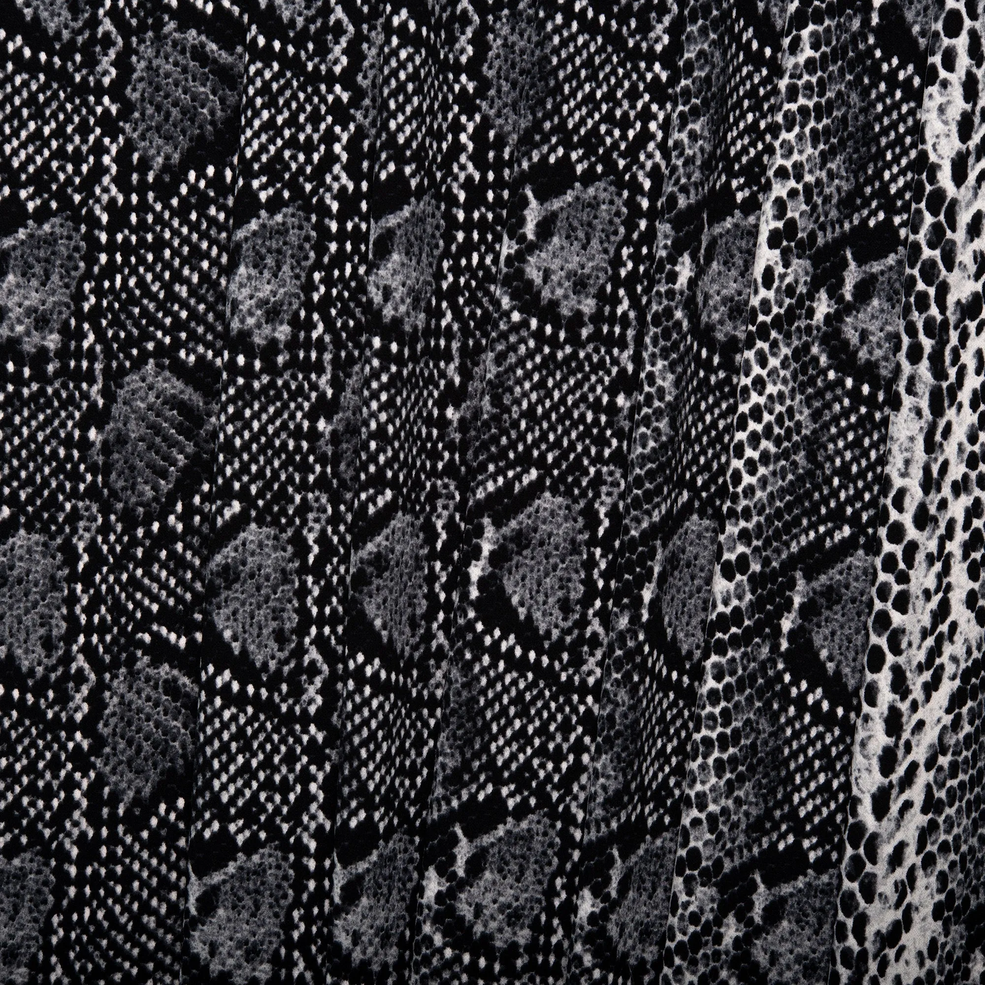 Heavy Knit - MELLISA - Snakes - Black